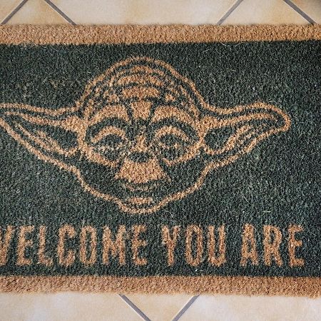 Ker Yoda بينيك المظهر الخارجي الصورة